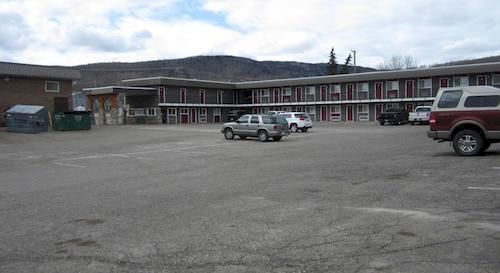 The Pine Inn Chetwynd Εξωτερικό φωτογραφία